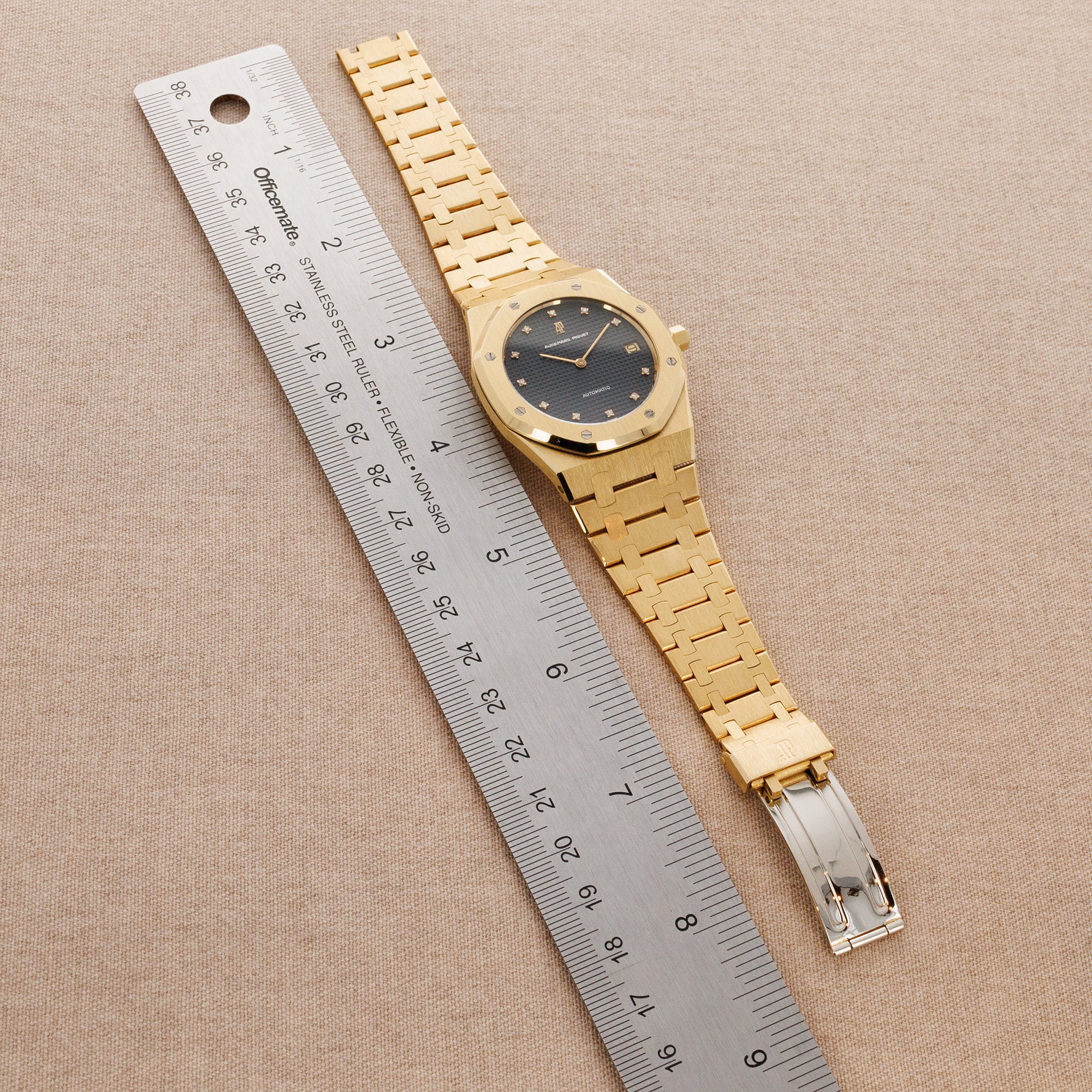 Audemars Piguet Yellow Gold Jumbo Royal Oak Watch Ref. 5402 - Image 5