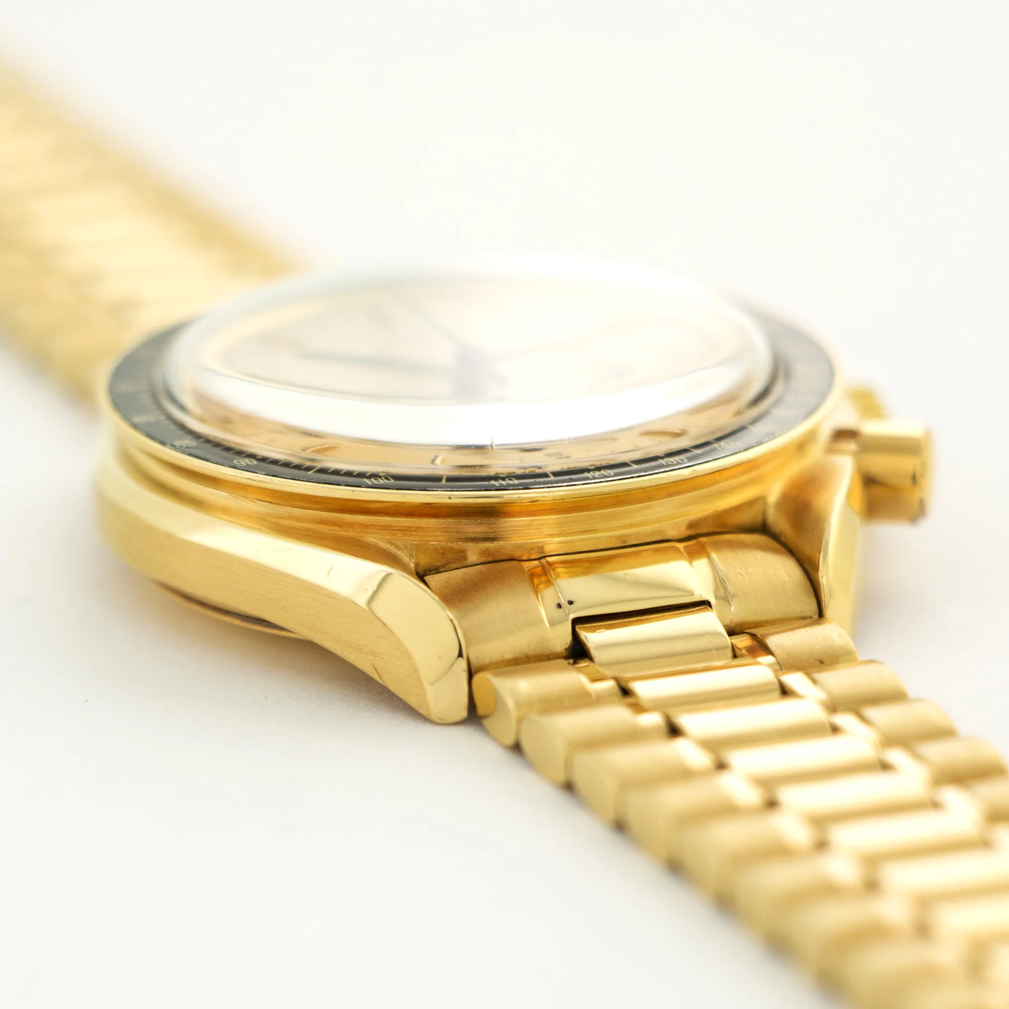 Omega Speedmaster Yellow Gold Chronograph, ref. 1750032 - Image 3