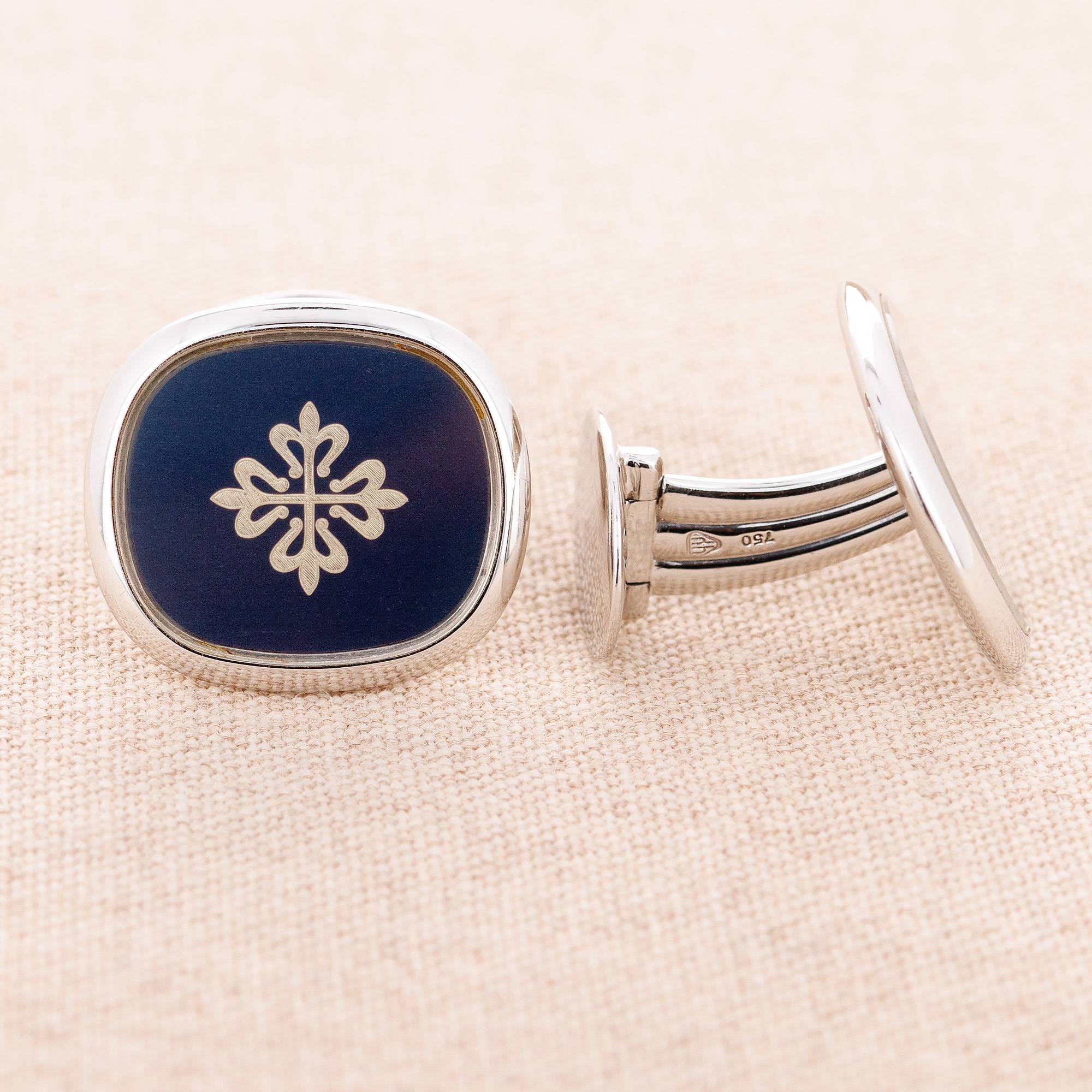 Patek Philippe White Gold Ellipse Cufflinks with Calatrava Cross (Objet) - Image 3