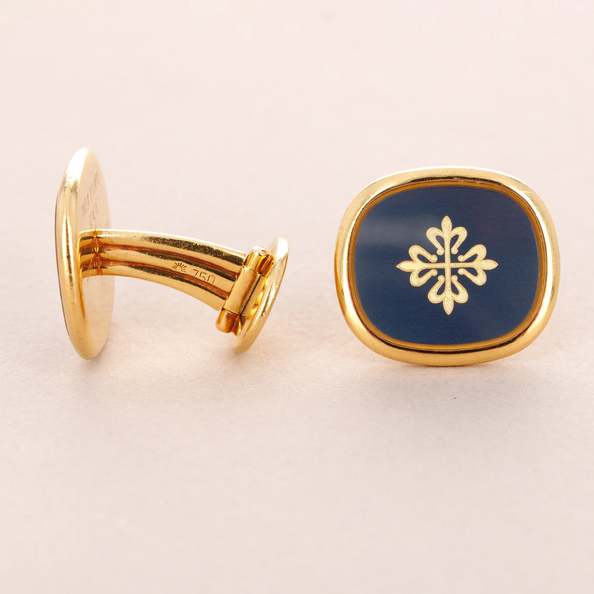 Patek Philippe Yellow Gold Ellipse Cufflinks Ref. 9003 with Calatrava Cross (Objet) - Image 3
