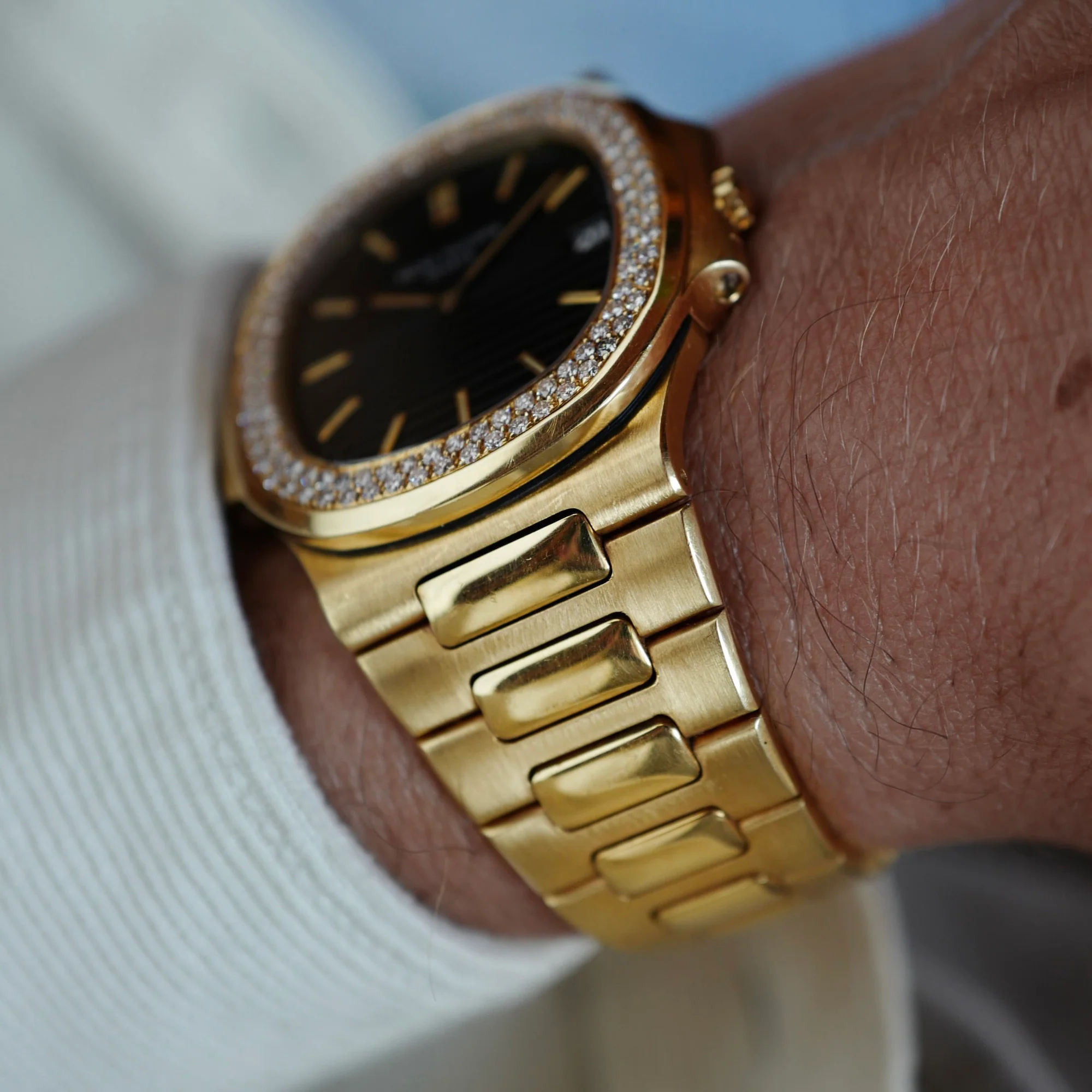 Patek Philippe Yellow Gold Nautilus Ref. 3700 with Diamond Bezel - Image 5