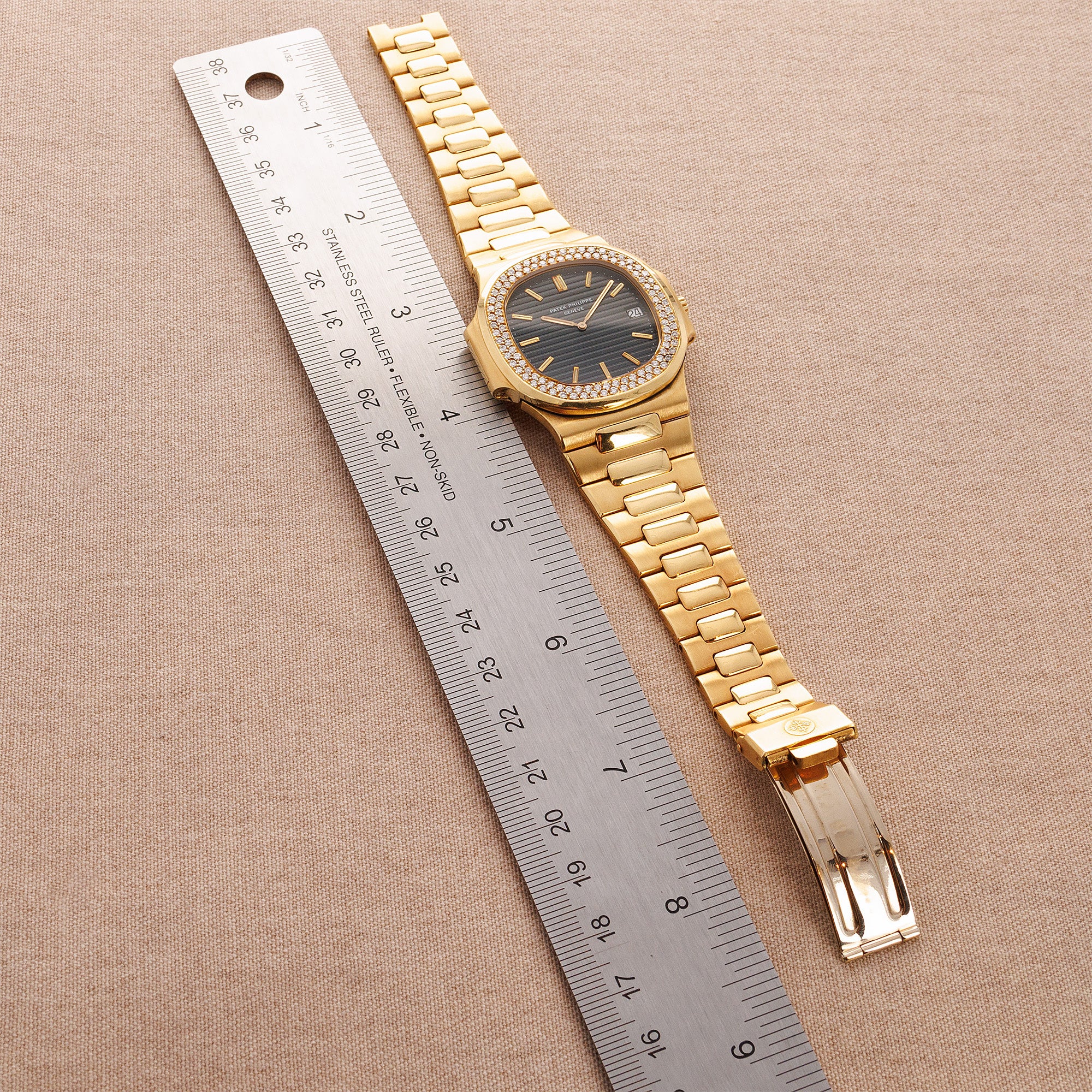 Patek Philippe Yellow Gold Nautilus Ref. 3700 with Diamond Bezel - Image 7