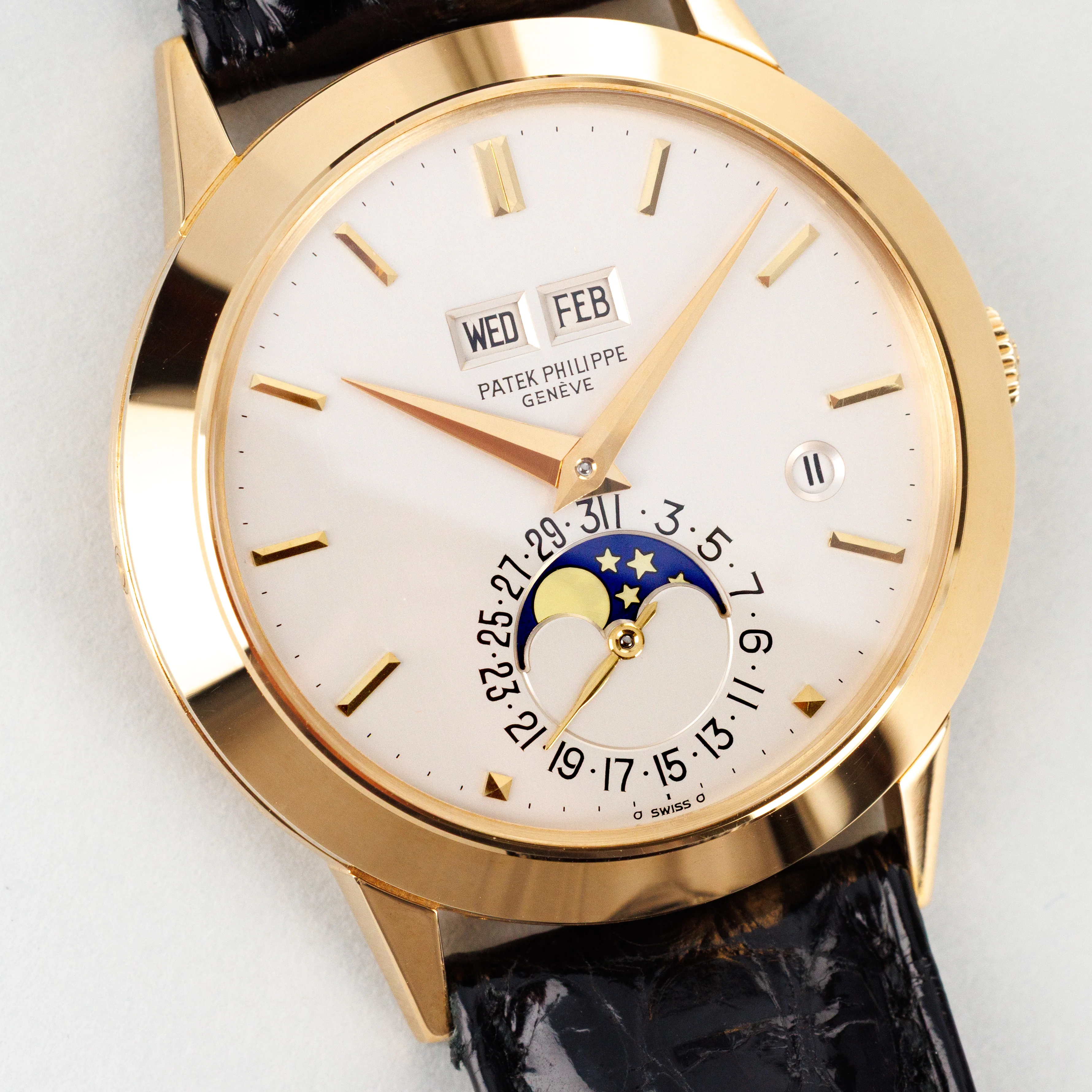 Patek Philippe Yellow Gold Perpetual Calendar Watch Ref. 3450 with Clear Exhibition Back - Image 3