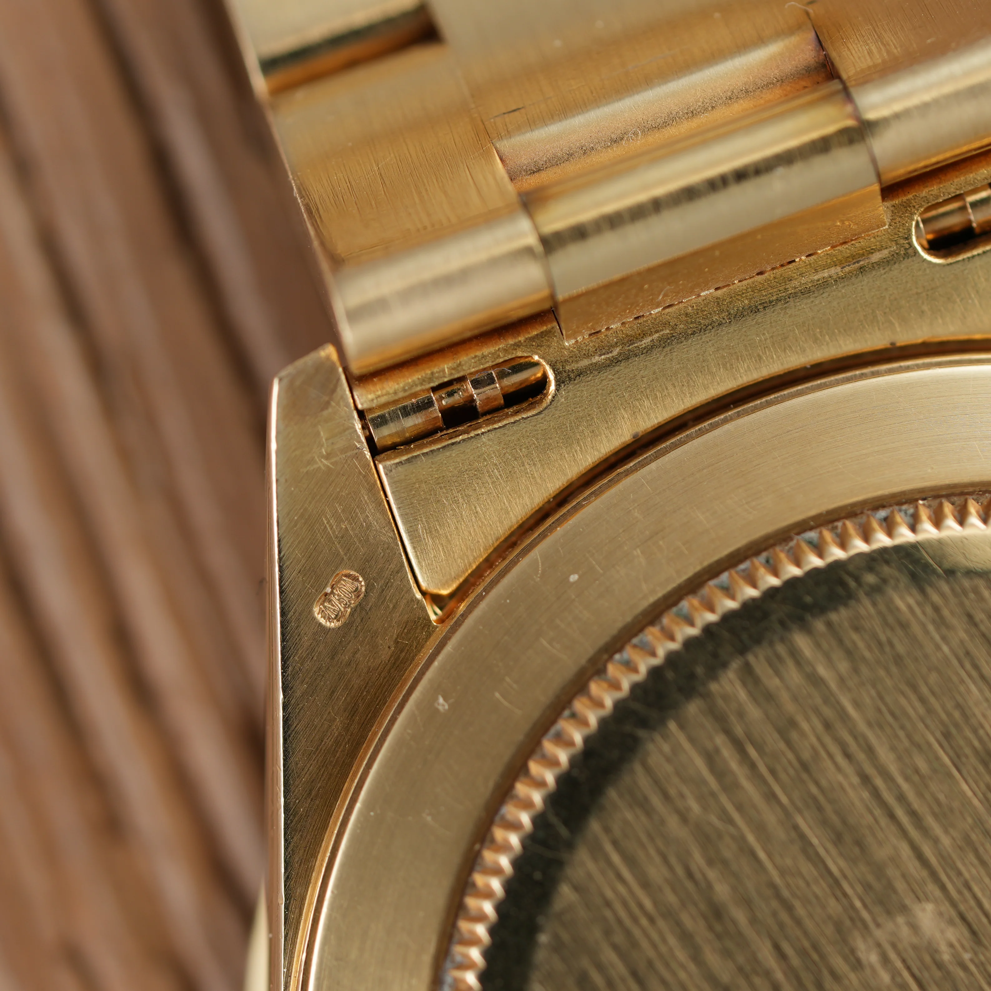 Rolex Yellow Gold Zenith Daytona Ref. 16528 Retailed by Tiffany & Co. (New Arrival) - Image 9