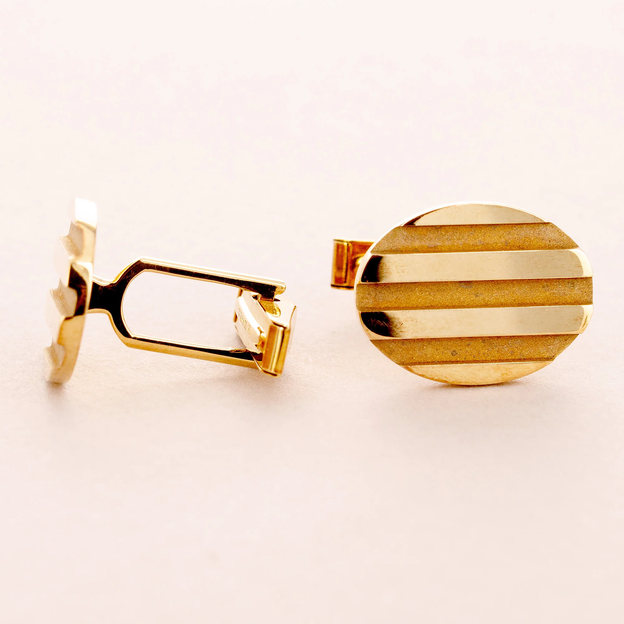 Tiffany & Co. Yellow Gold Cufflinks (Objet) - Image 3